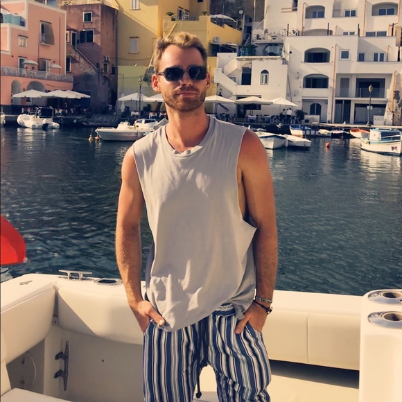 Meet your Posher, Joshua - Picture 2 of 3